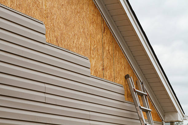 Professional Wood Siding technician working in Chesnee, SC